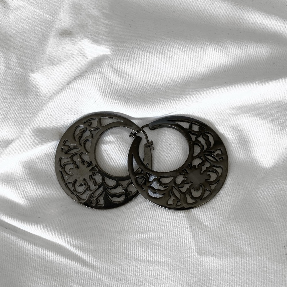 Metallic silver hoop earrings